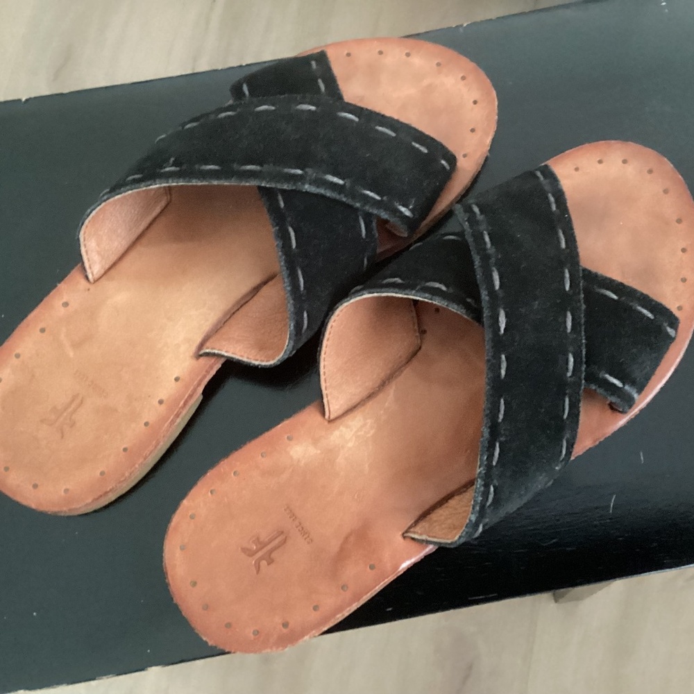Frye flat sandals black suede 6 1/2 B